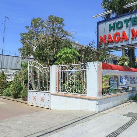 Naga Mas Hotel Mojokerto エクステリア 写真